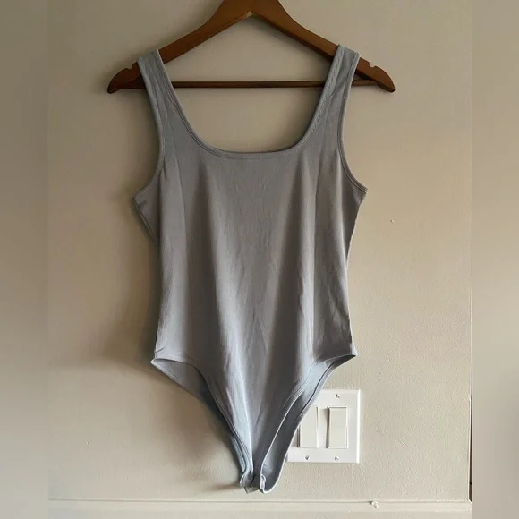🌸 Amazon 🌸 light gray ribbed bodysuit - Picture 3 of 7